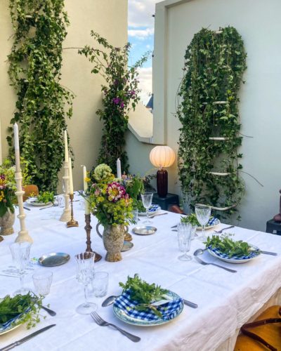 Sézane - Habillage d'une terrasse à Paris à l'occasion d'un événement pour Sézane avec des plantes d'extérieur en location.  - Kaki Paris