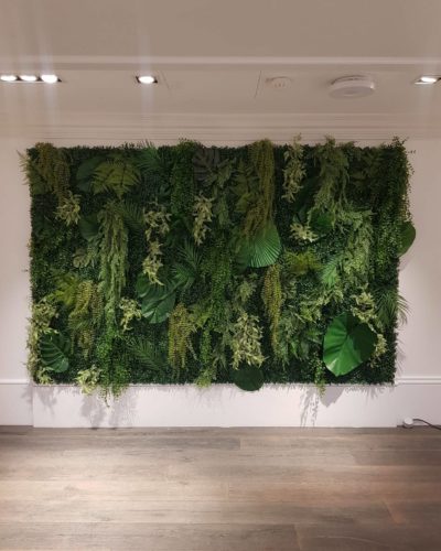 KEJWF - Habillage des bureaux avec la création et la pose d'un mur végétal.  - Kaki Paris